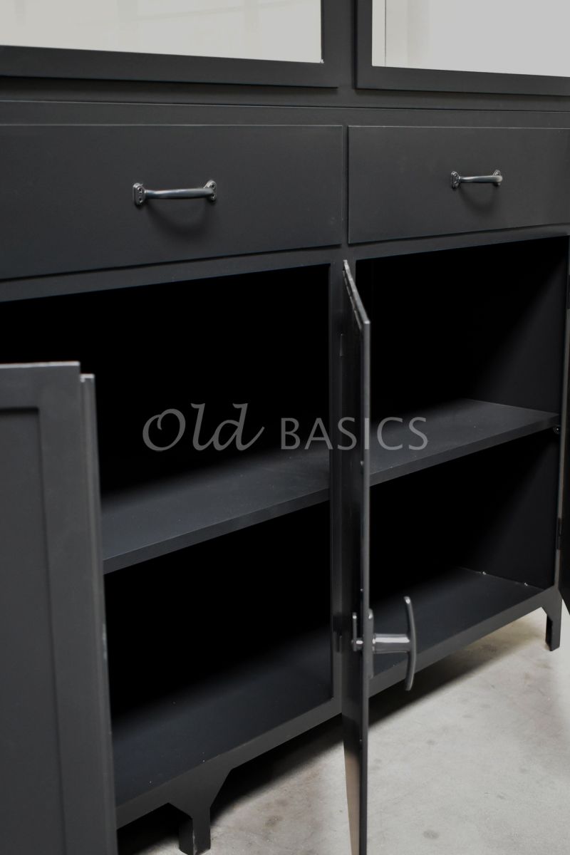 Detail van Apothekerskast Ferro, 3 deuren, RAL7021, grijs, zwart, materiaal staal